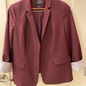 Limited Collection burgundy 10P one button blazer